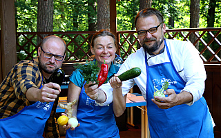 Gotowanie w ogrodzie, czyli Radio od Kuchni. Co dziś przygotują kucharz Maciej i radiowcy?